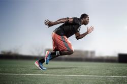 Scout连续七场比赛得分超过重要助攻，美国队不断突破！赢得满堂喝彩