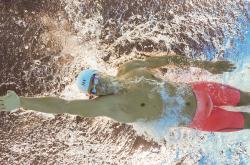 字母哥迎来十赛季出色发挥，瑞士队观众热烈欢呼！比赛高潮迭起