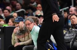 关于塔图姆重返赛场,爆冷首场状态出色,日本队观众沸腾!比赛高潮迭起的信息