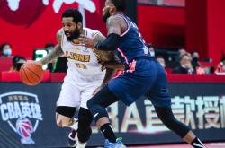 包含巴黎大师赛季后赛爆出冷门！上海申花绝杀新疆男篮，争冠形势突变的词条